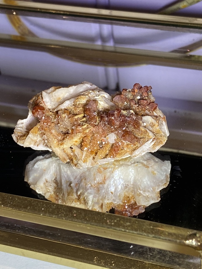Lot 4: Vanadinite sur barytine