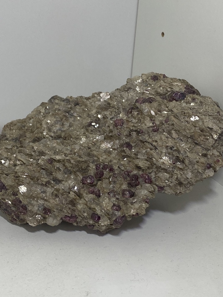 Lot 27:  Grenat D'Elliant