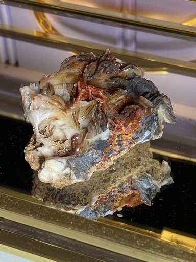 Lot 6 :Vanadinite sur barytine