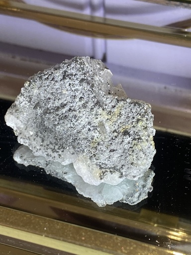 Lot 8 :Pyrite sur fluorine