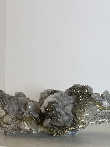 Lot  12: Pyrite sur cristal de roche