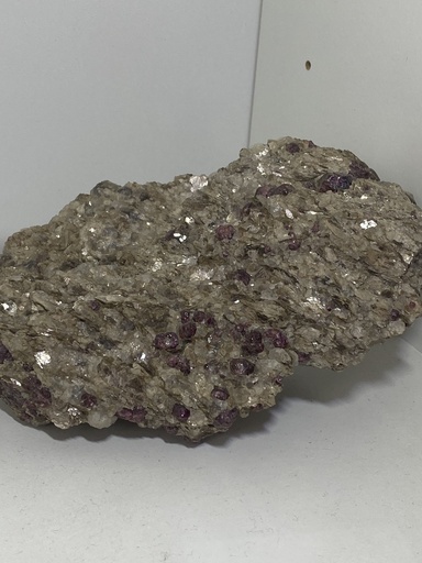 Lot 27:  Grenat D'Elliant